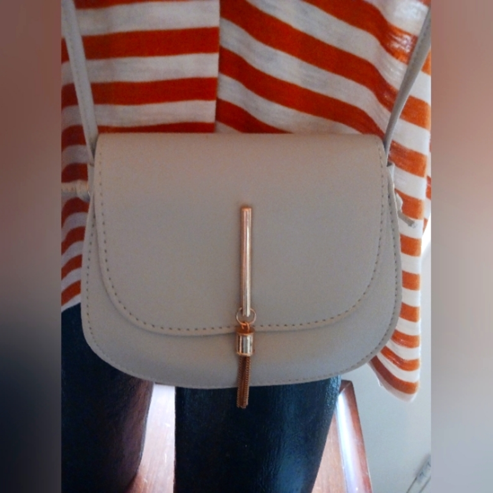 Tiny gray purse